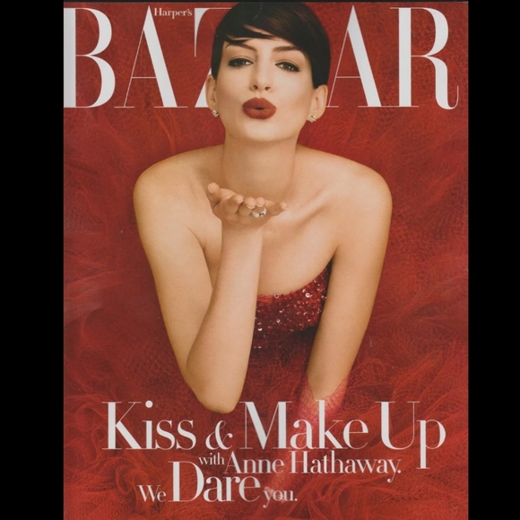 ANNE HATHAWAY MAGAZINE - LOT OF ONE (1) MAG  // - Picture 2 of 3